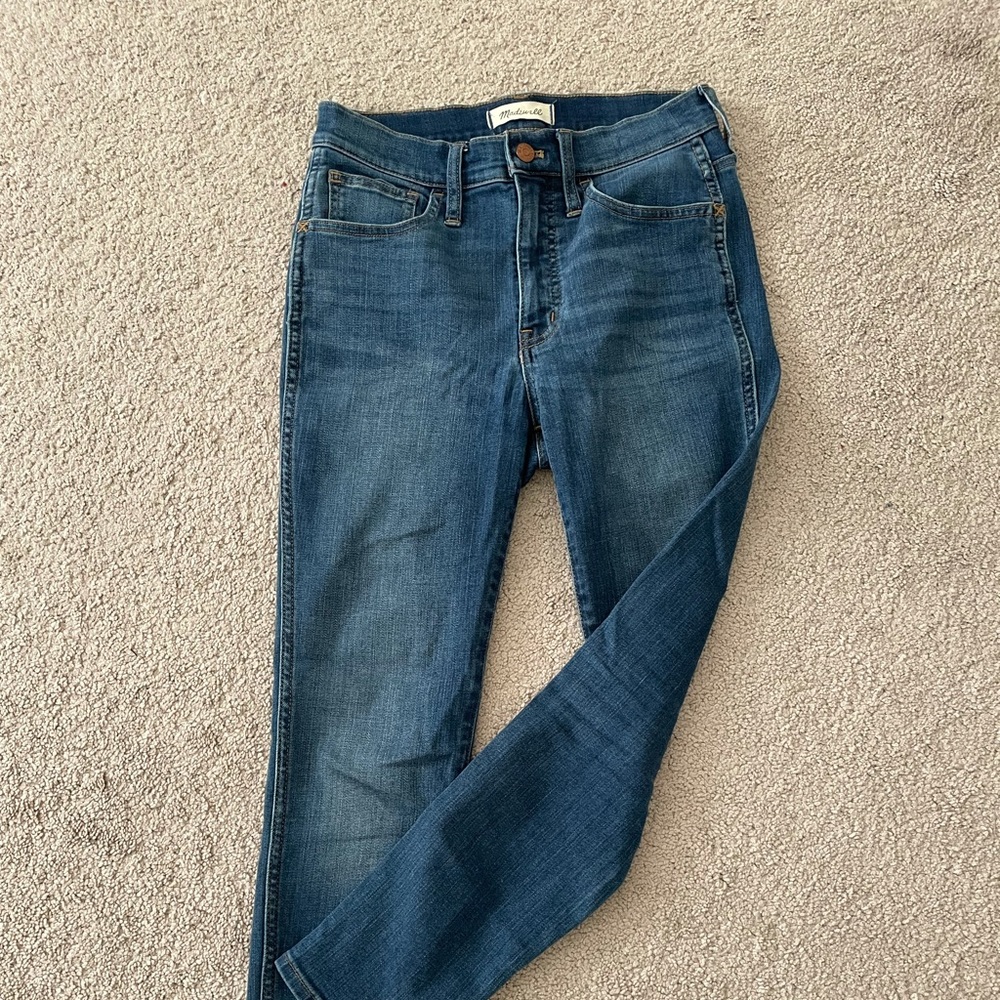 Like new never worn madewell roadtripper jeans. Size 26 petite.